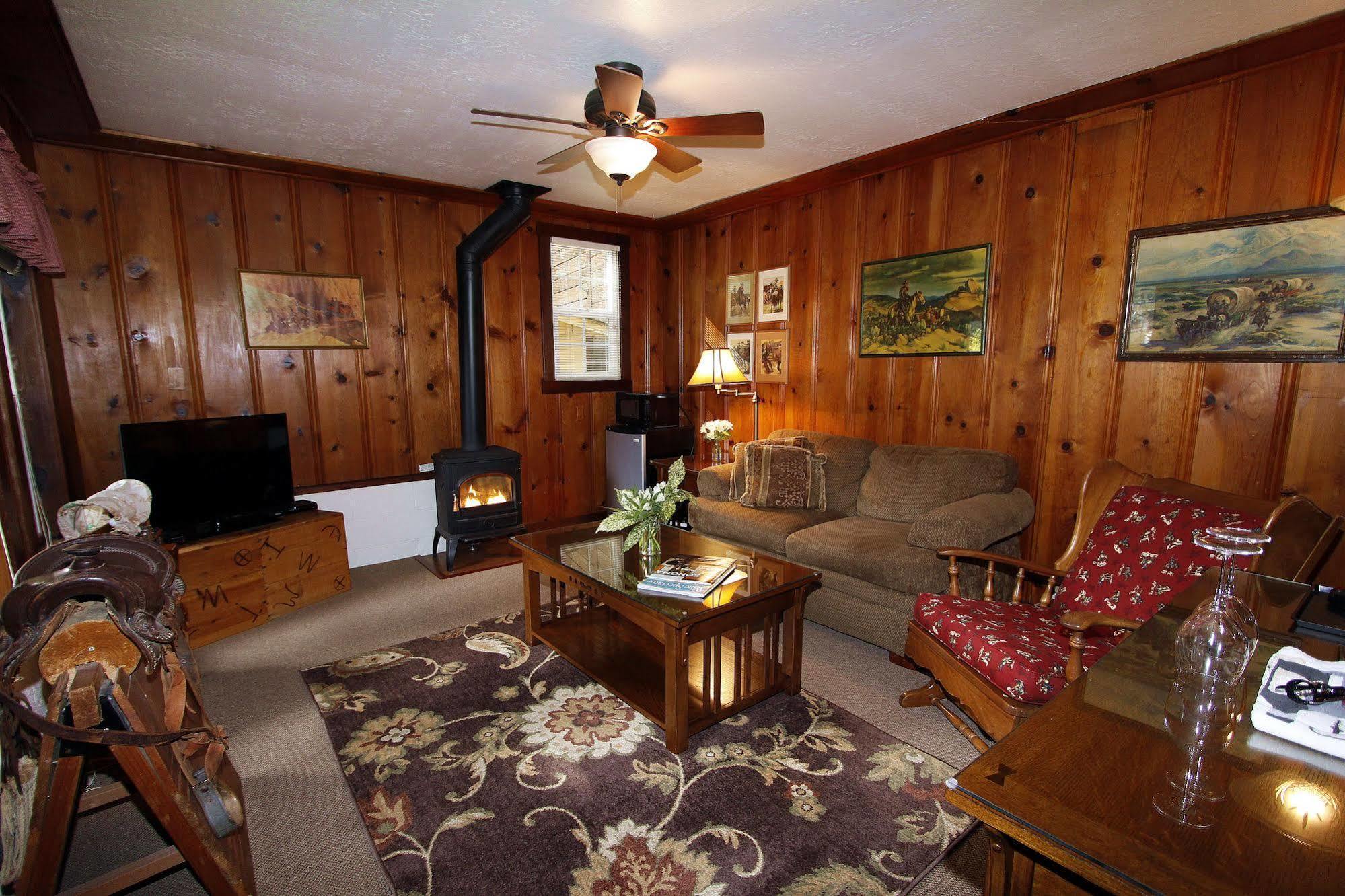 Fern Grove Cottages Гърнвил Екстериор снимка