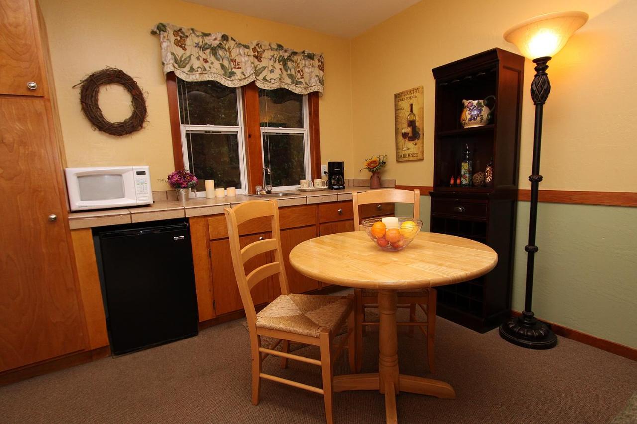 Fern Grove Cottages Гърнвил Екстериор снимка